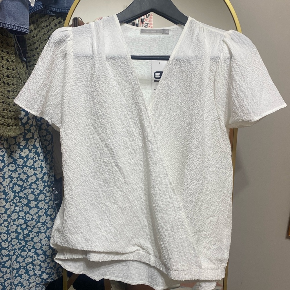 Women’s crepe blouse. Flutter sleeves. Elastic front bottom. Large. Runs big